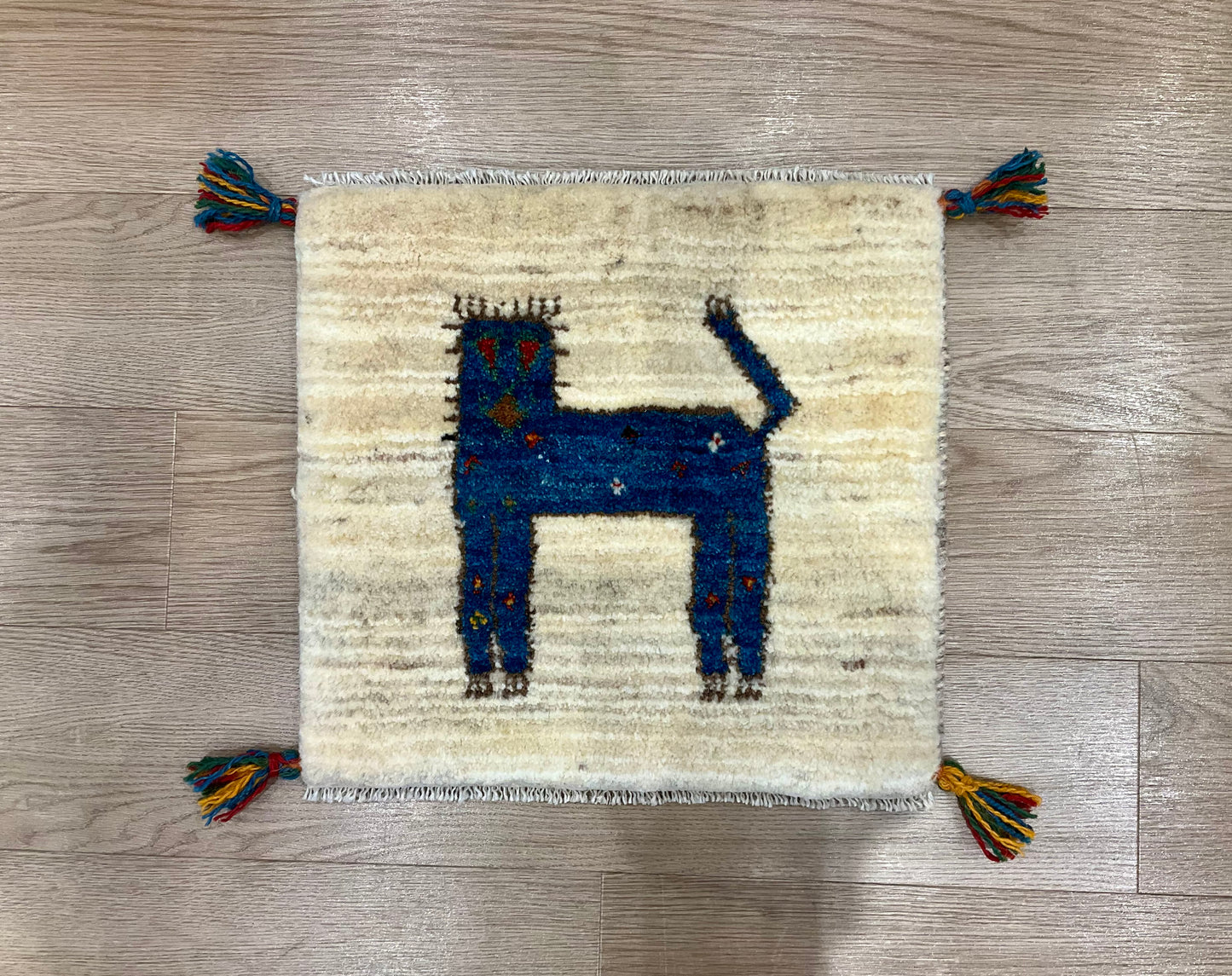 ギャッベ 44cm x 40cm Z1311