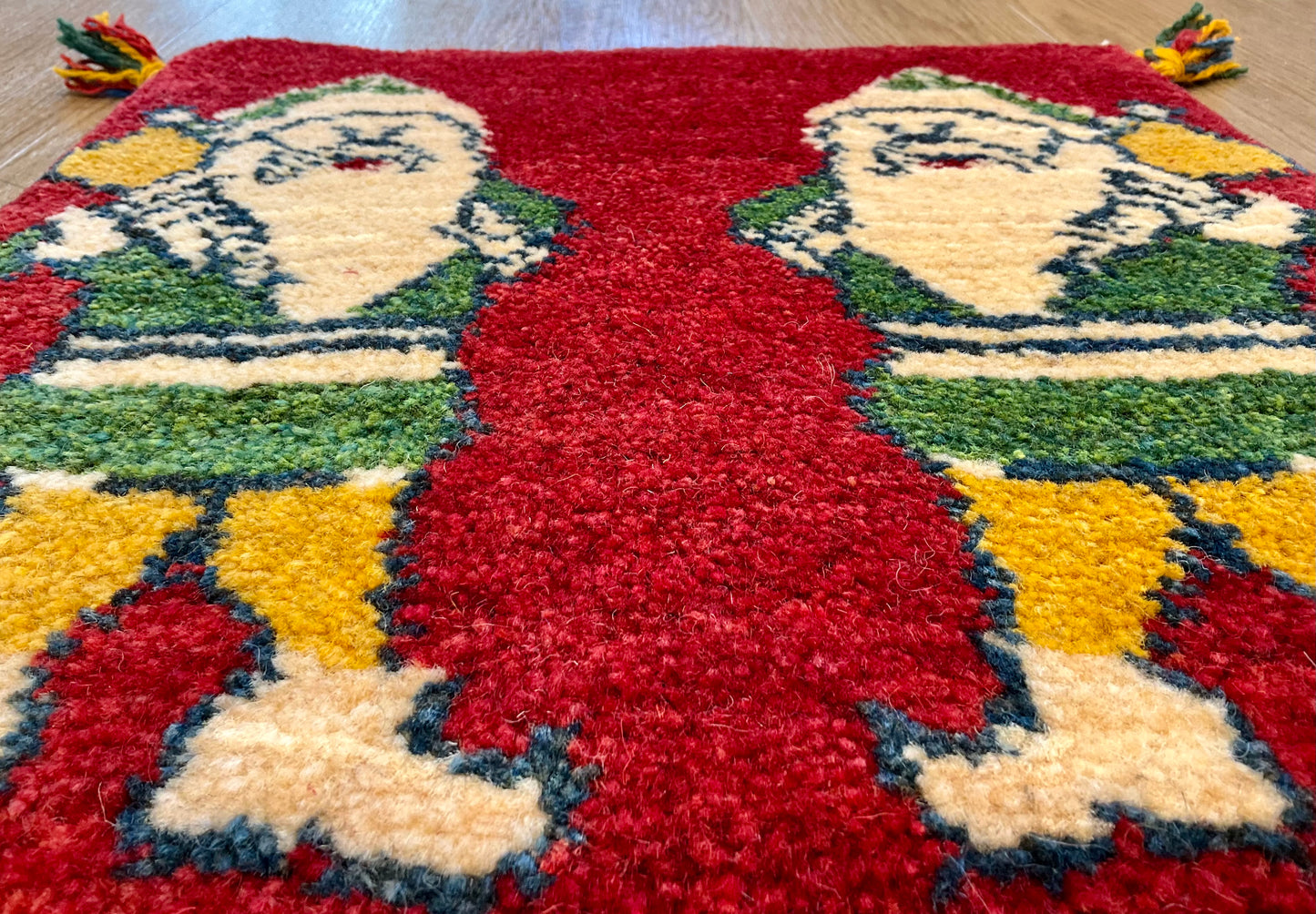 ギャッベ 43cm x 42cm T5194