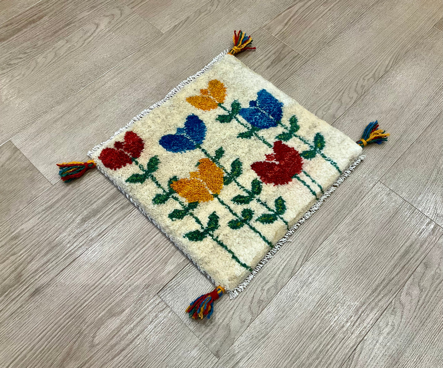 ギャッベ 41cm x 39cm Z107