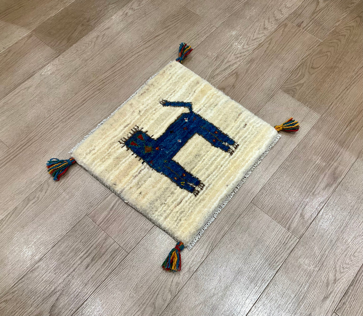 ギャッベ 44cm x 40cm Z1311