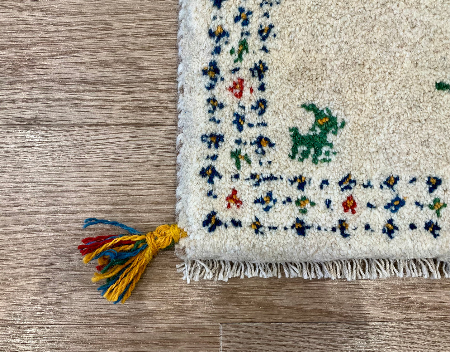 ギャッベ 44cm x 40cm Z1609