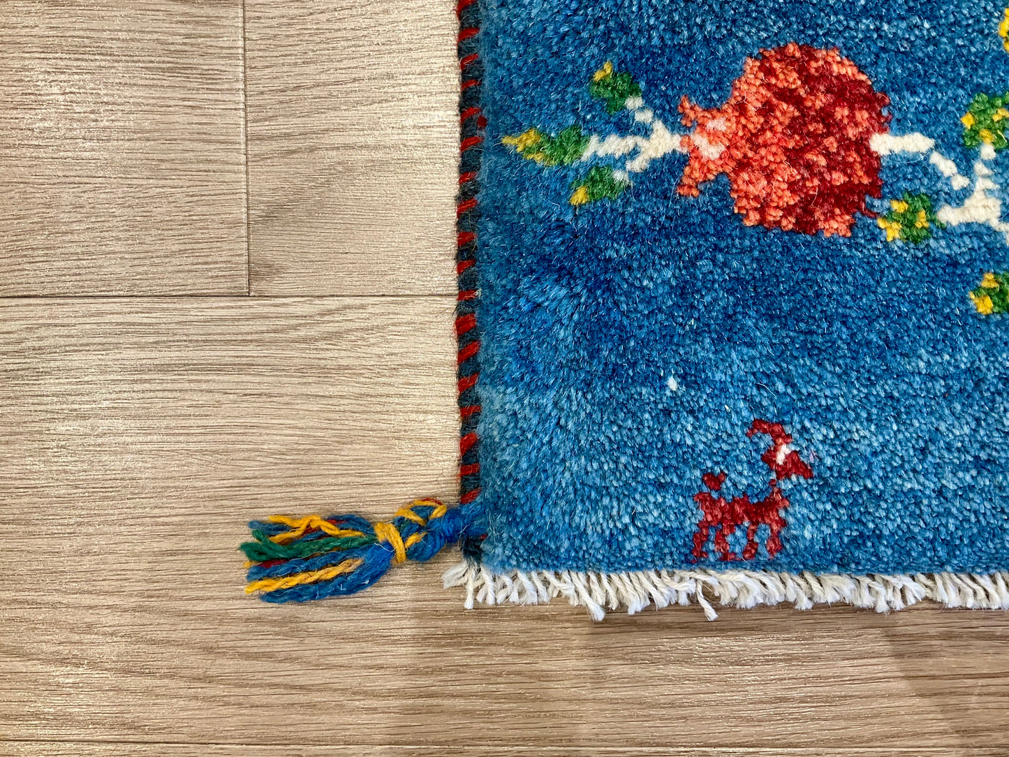 ギャッベ 42cm x 40cm Z1951