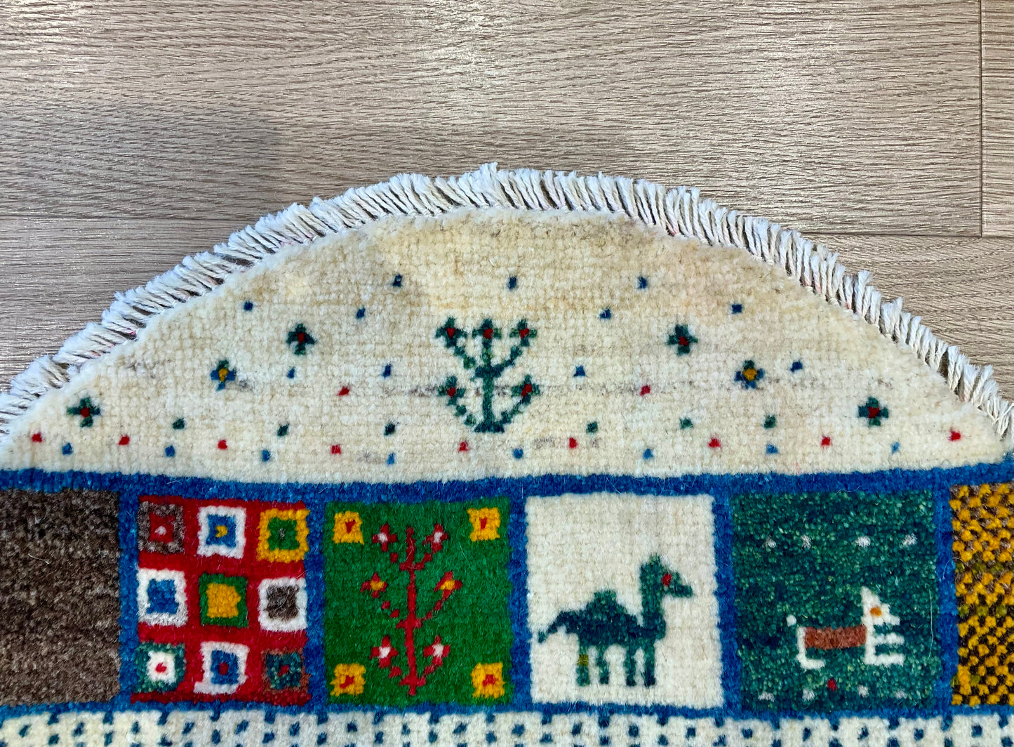 ギャッベ アマレバフト 43cm x 40cm AJ27572