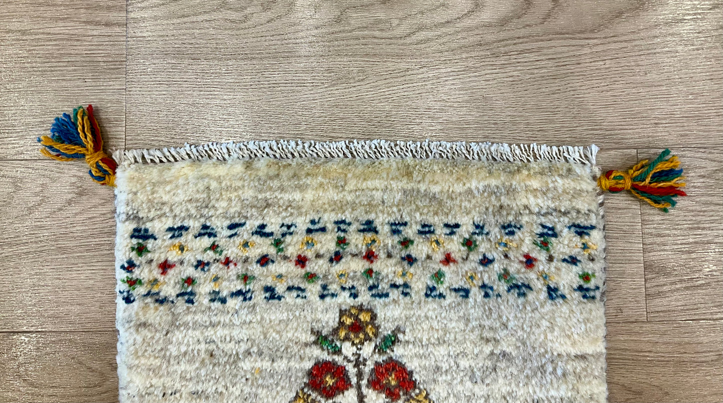 ギャッベ 42cm x 39cm Z1825