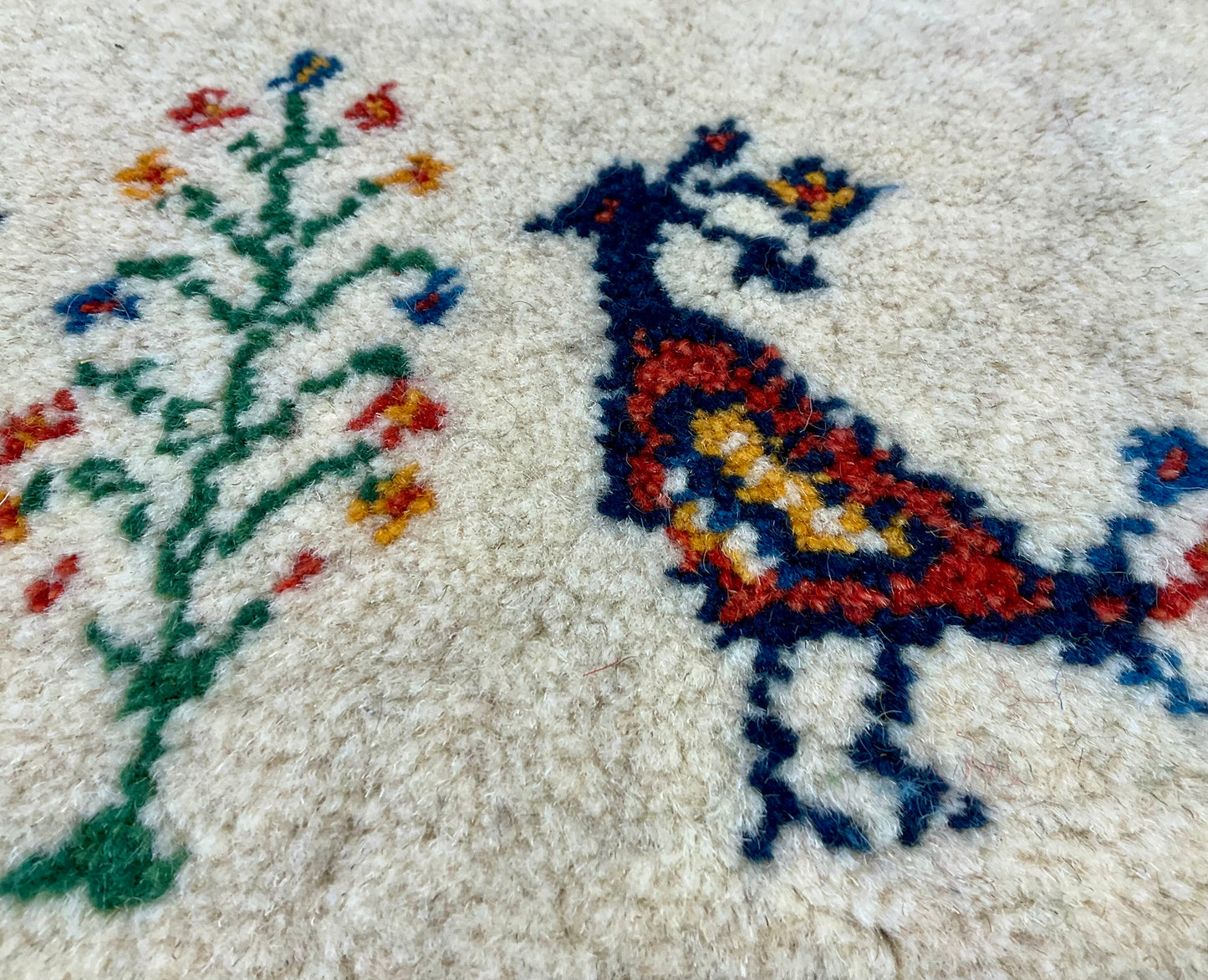 ギャッベ 42cm x 39cm Z1506