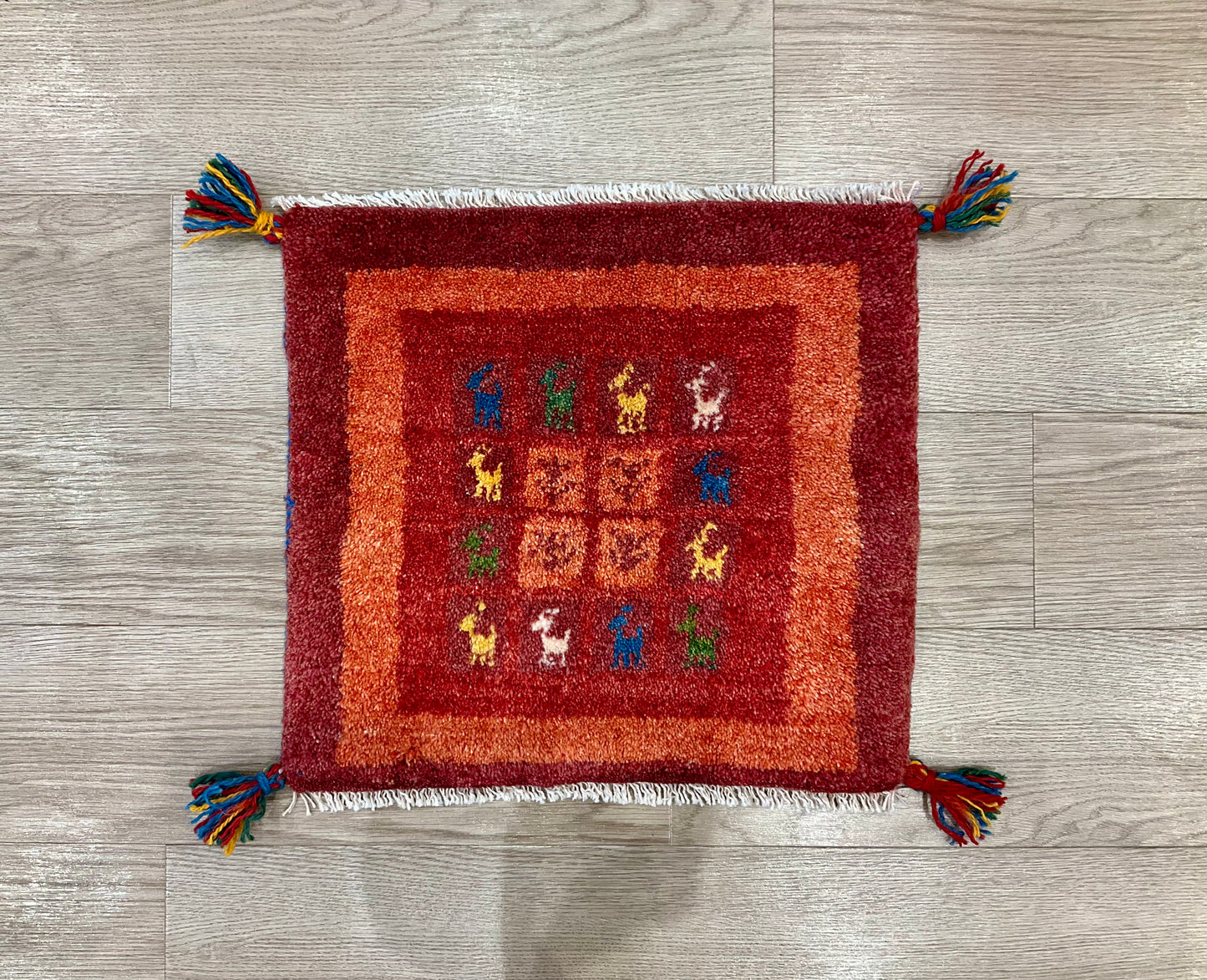ギャッベ 44cm x 40cm Z519