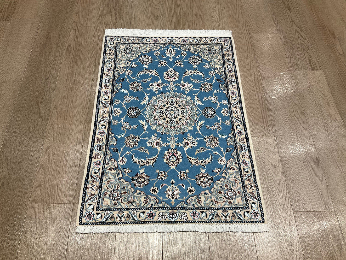 ナインシシラ 93cm x 65cm NT7574