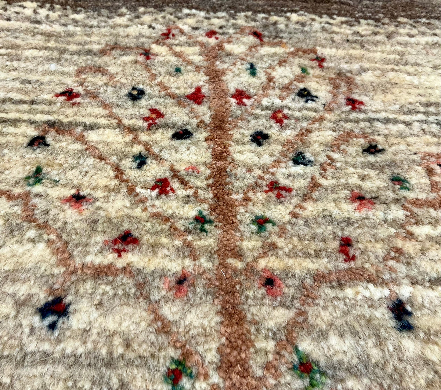 ギャッベ 43cm x 41cm Z1812