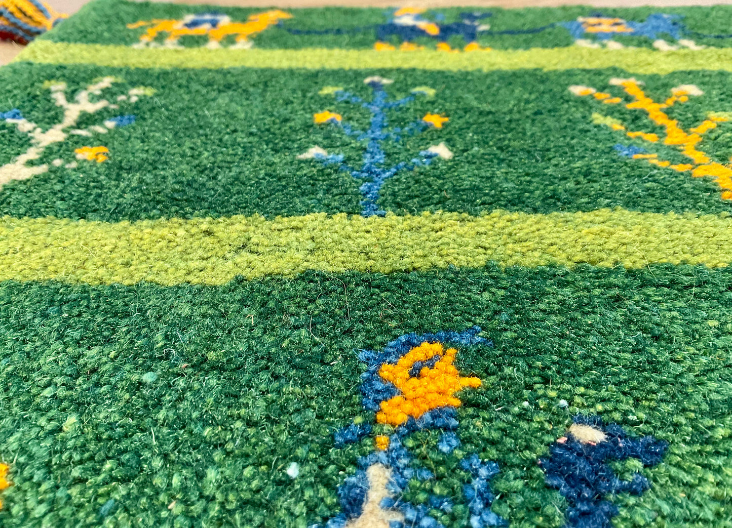 ギャッベ 44cm x 40cm Z1762