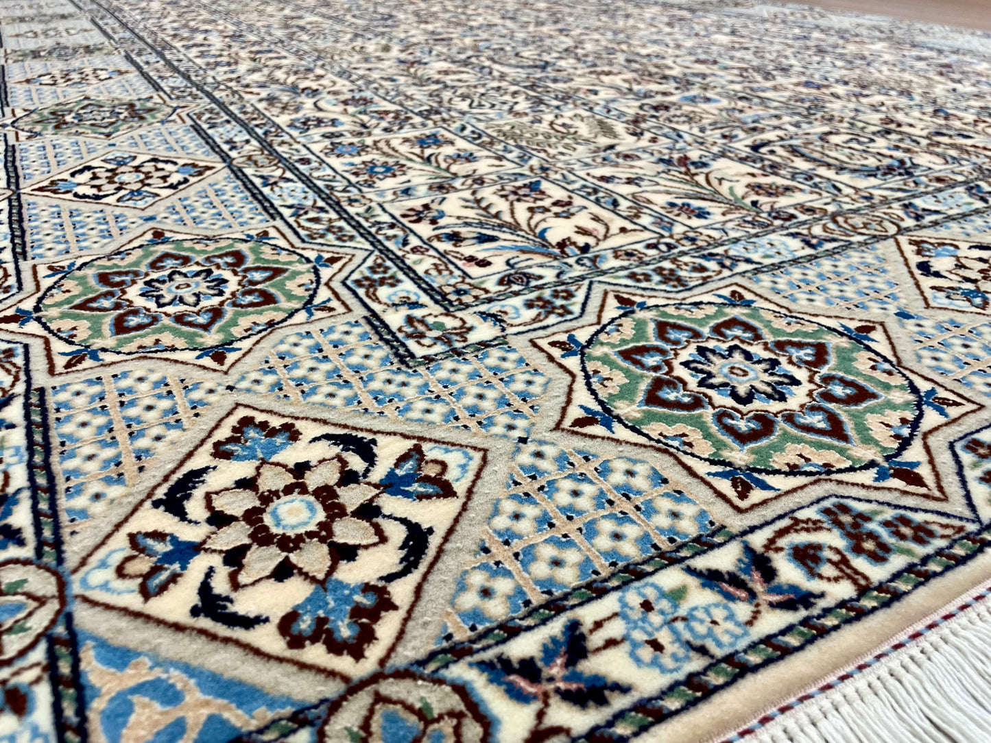 【オンライン限定】ナインシシラ ハビビアン工房 235cm x 148cm A21534