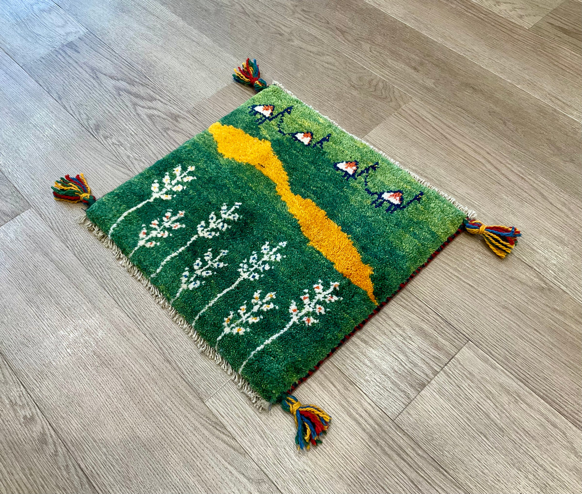 【福岡店】ギャッベ 43cm x 40cm Z3040