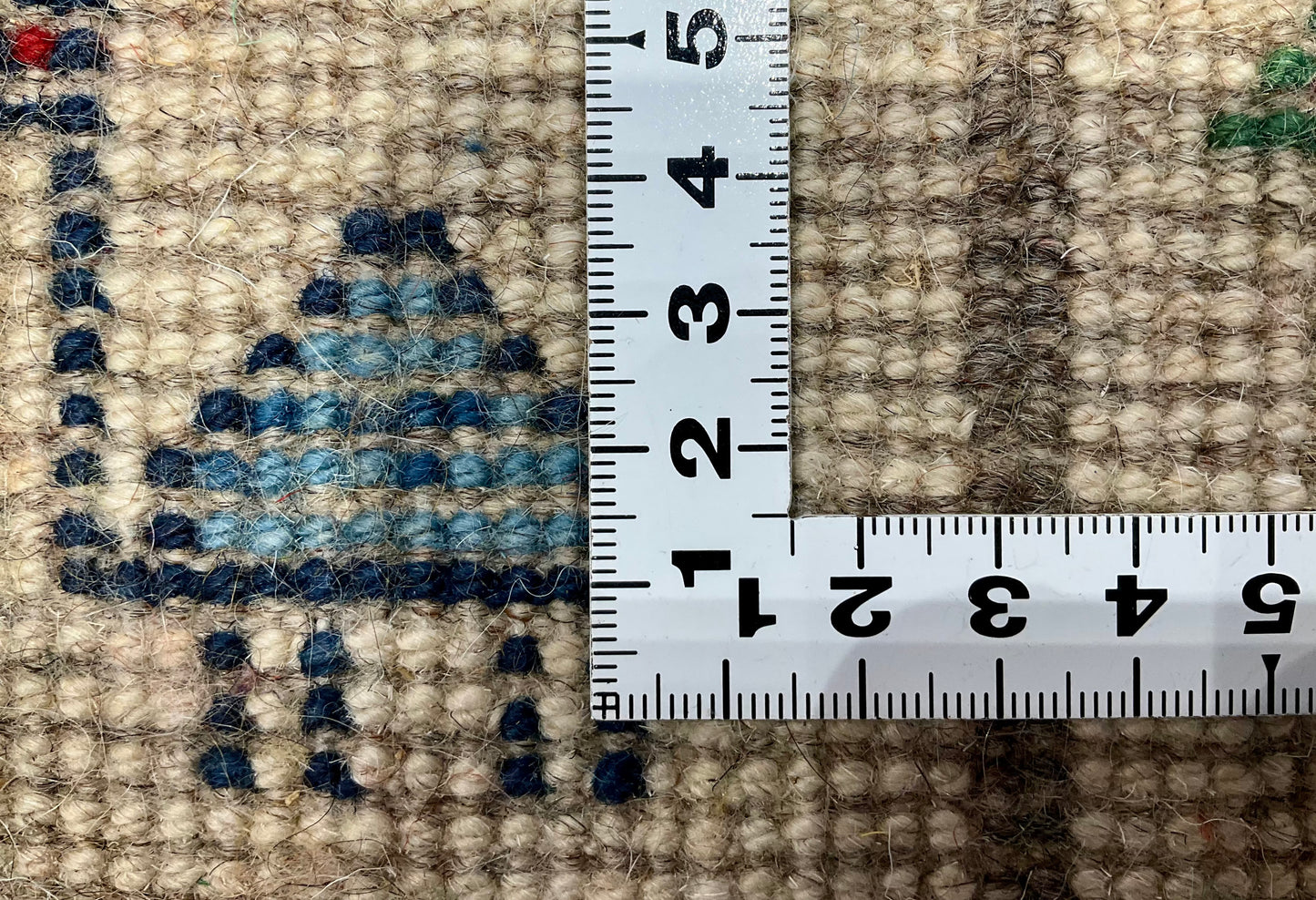 ギャッベ 43cm x 40cm Z1566