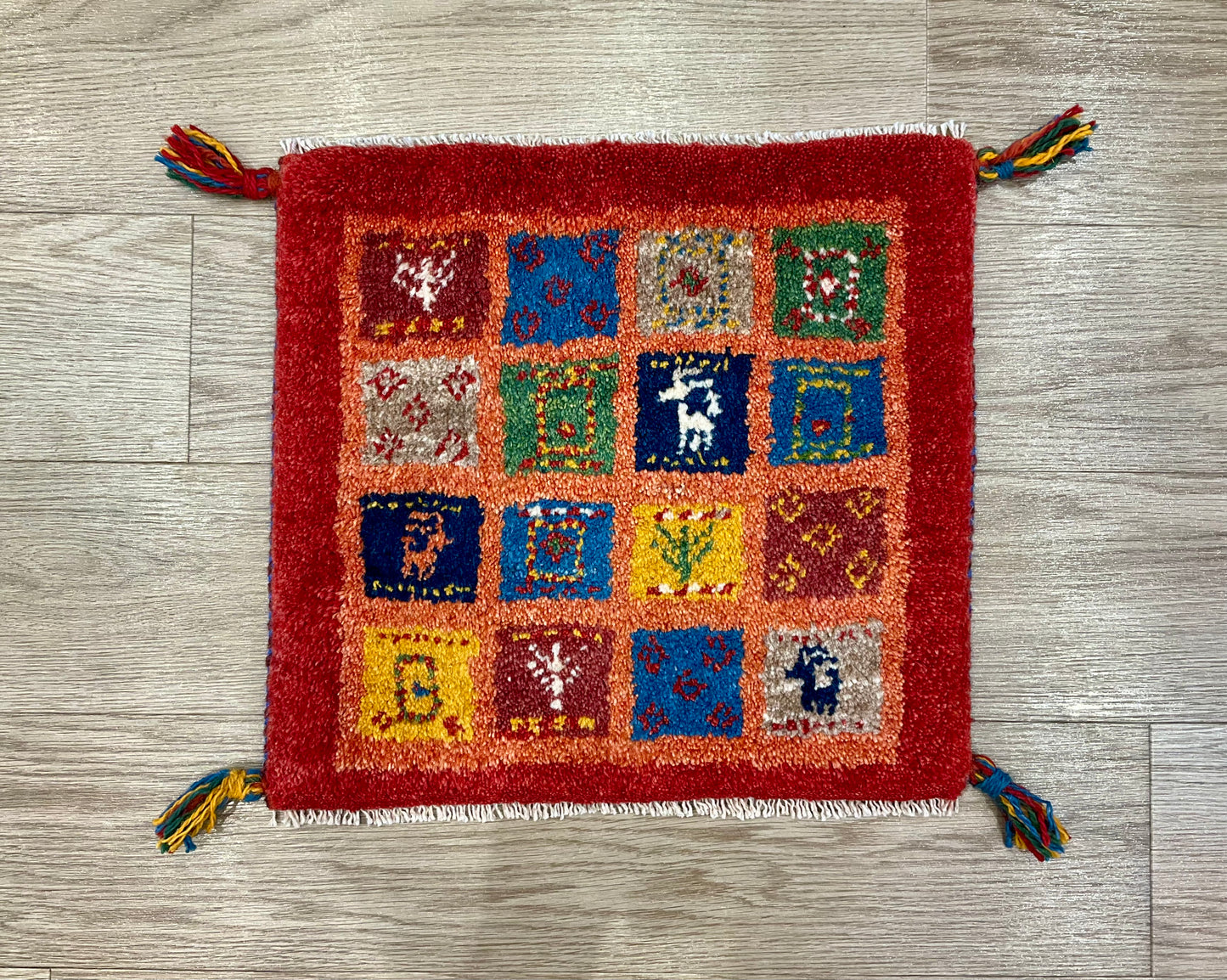 ギャッベ 43cm x 39cm Z471