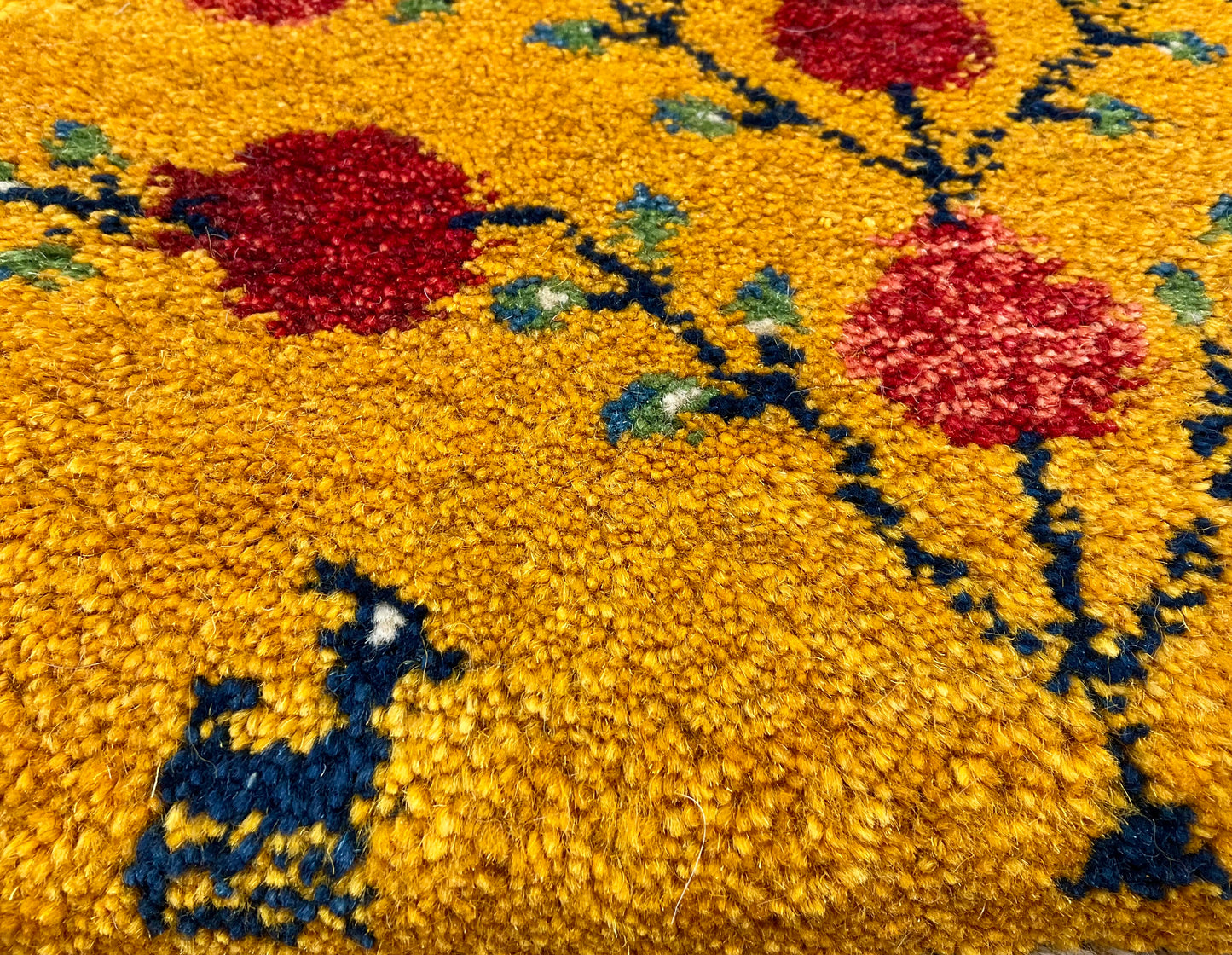 ギャッベ 43cm x 40cm Z1076