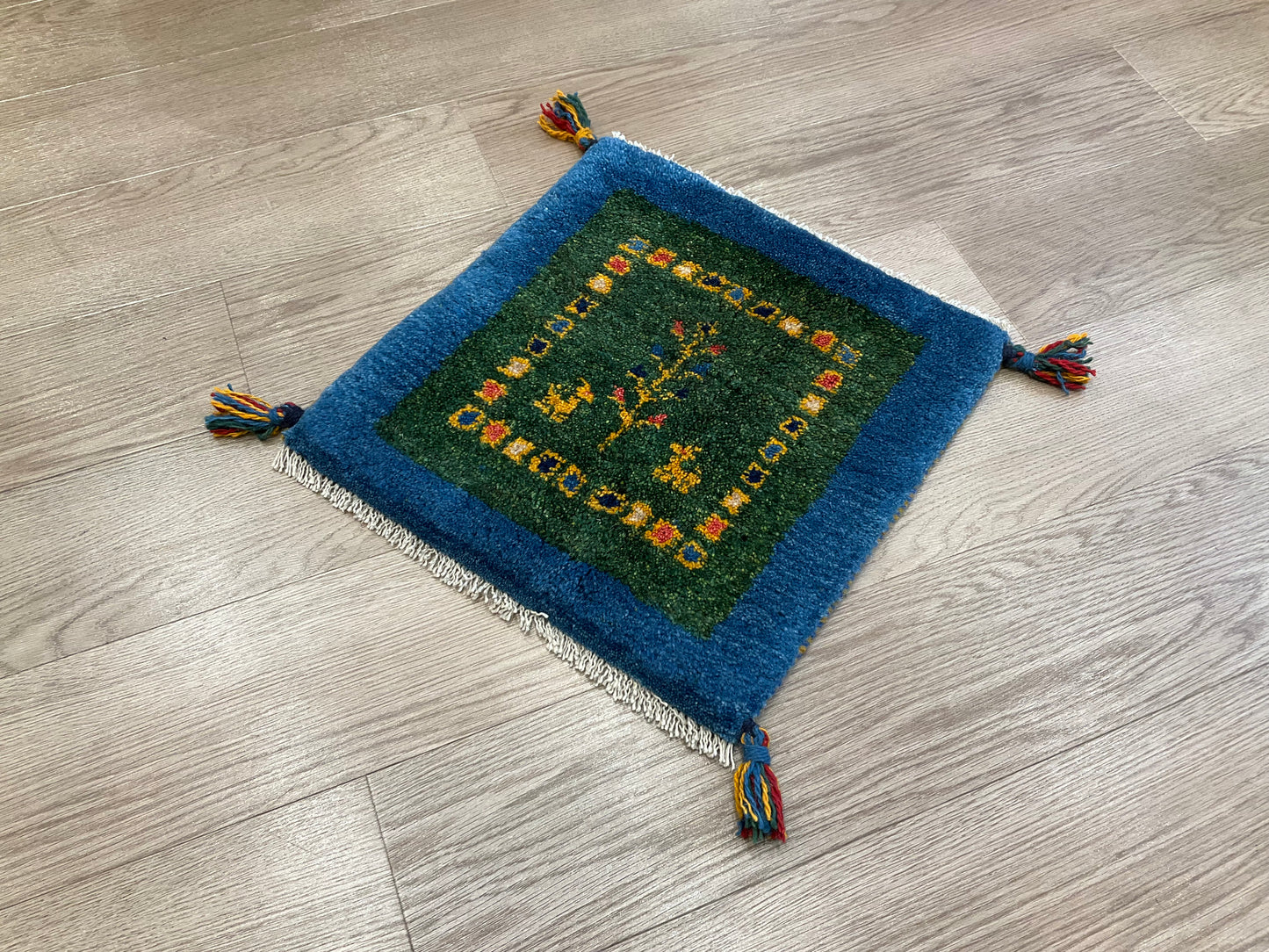 ギャッベ 42cm x 42cm Z786