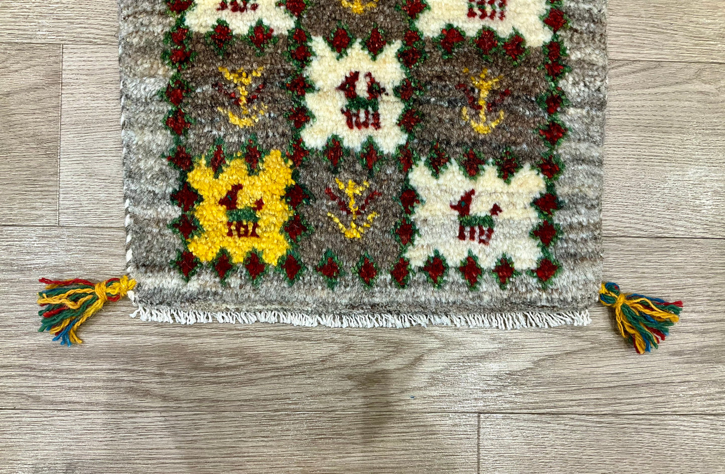 ギャッベ 40cm x 38cm Z1714