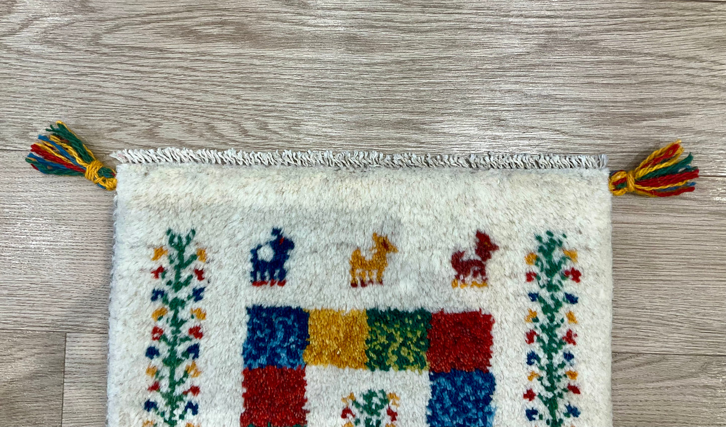 ギャッベ 42cm x 40cm Z1439