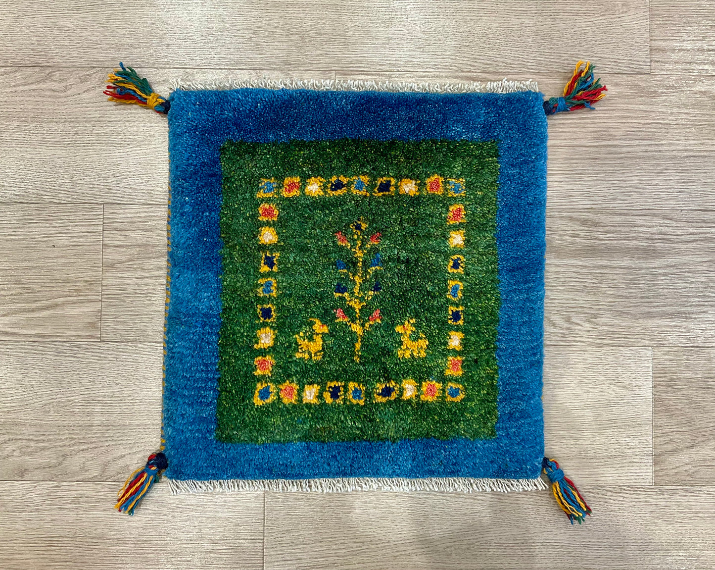 ギャッベ 42cm x 42cm Z786