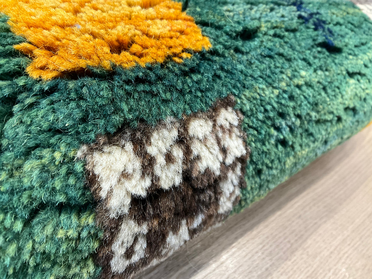 ギャッベ 42cm x 39cm Z875