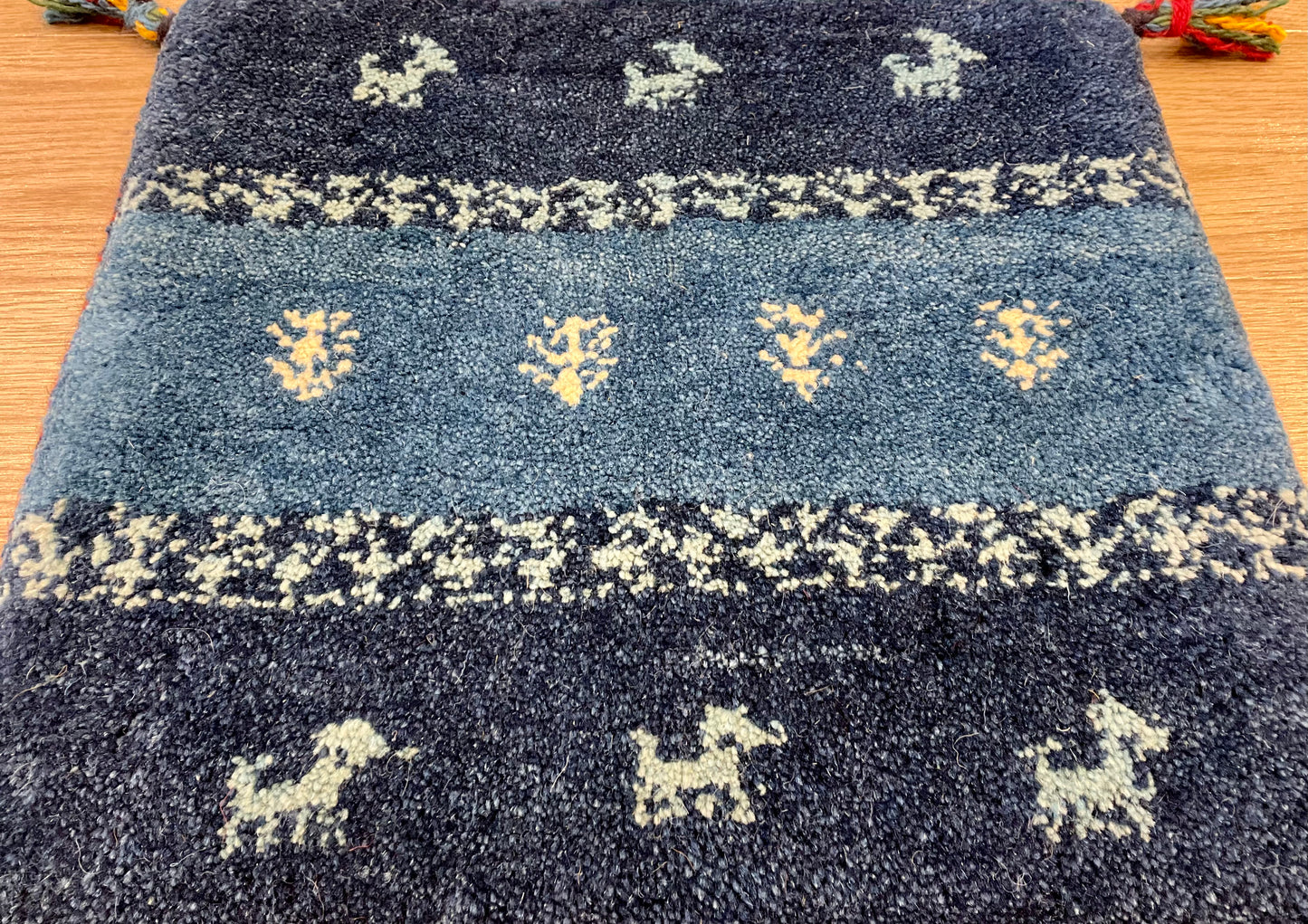 ギャッベ 42cm x 40cm T9987