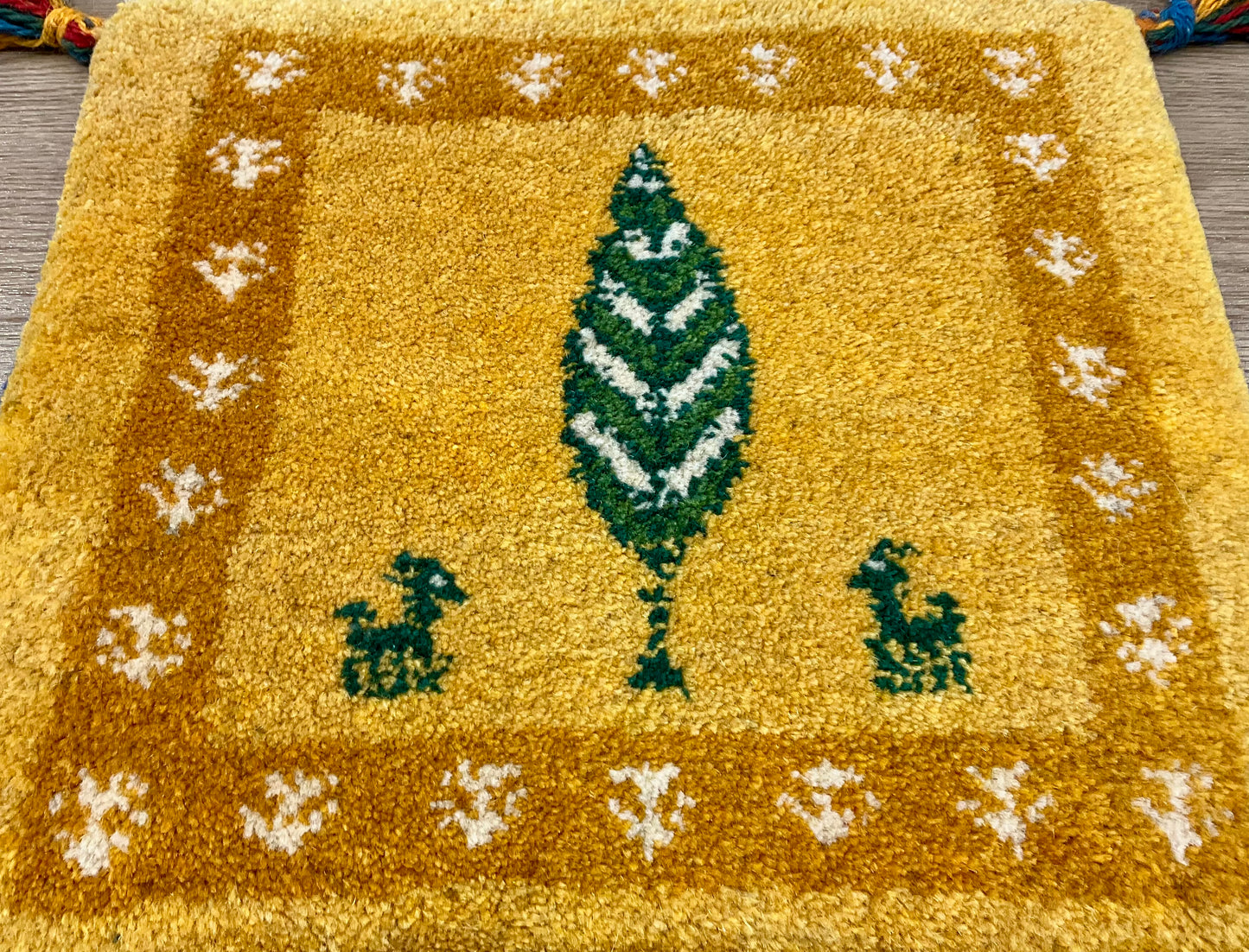 ギャッベ 43cm x 39cm Z712