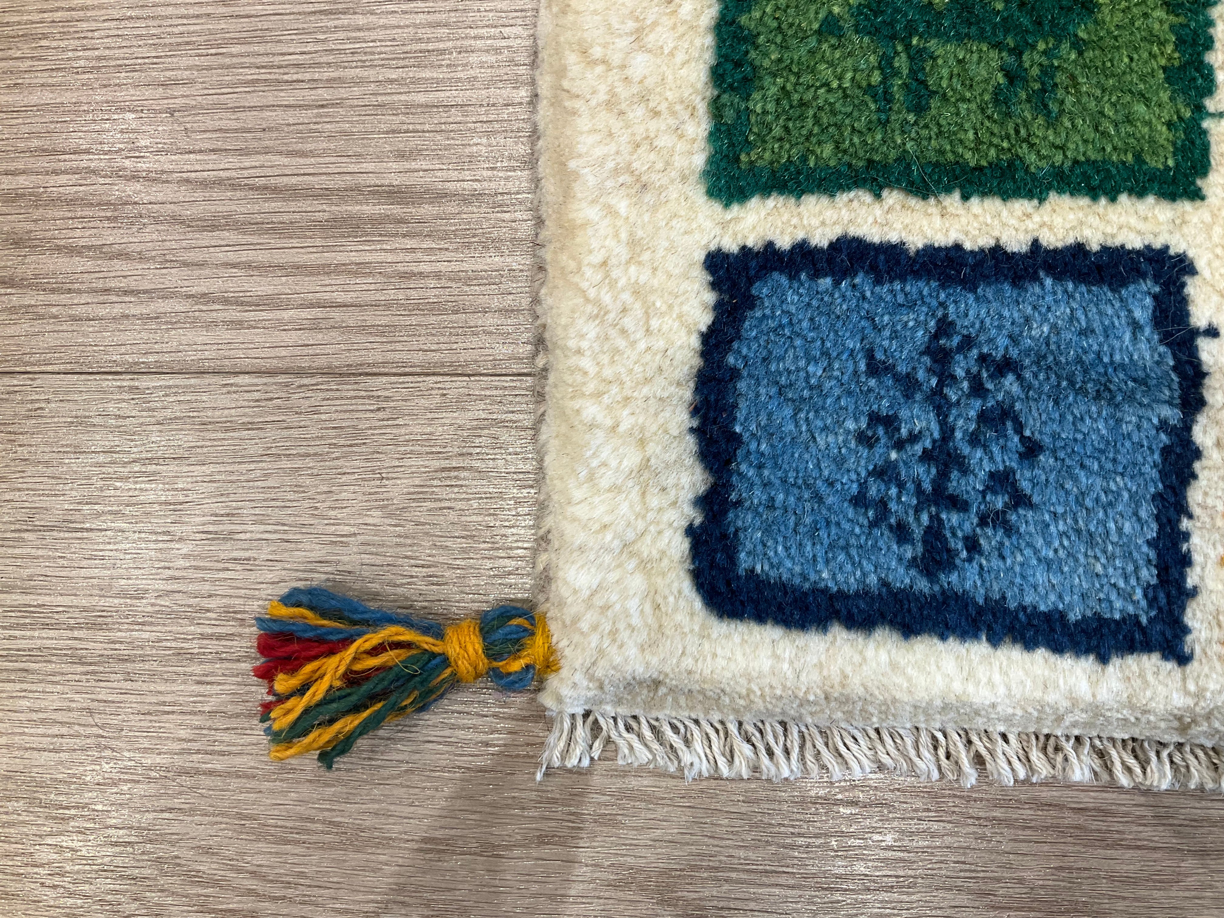 ギャッベ 42cm x 39cm Z1282 – ペルシャ絨毯専門店 ペルシャンパトリス