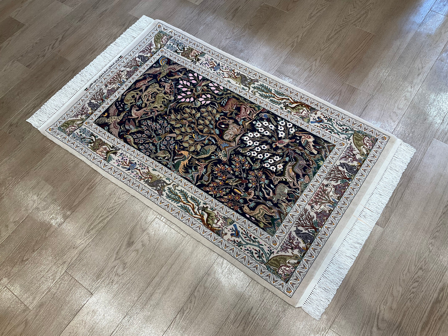 イスファハン バーネイ工房 138cm x 85cm A22619