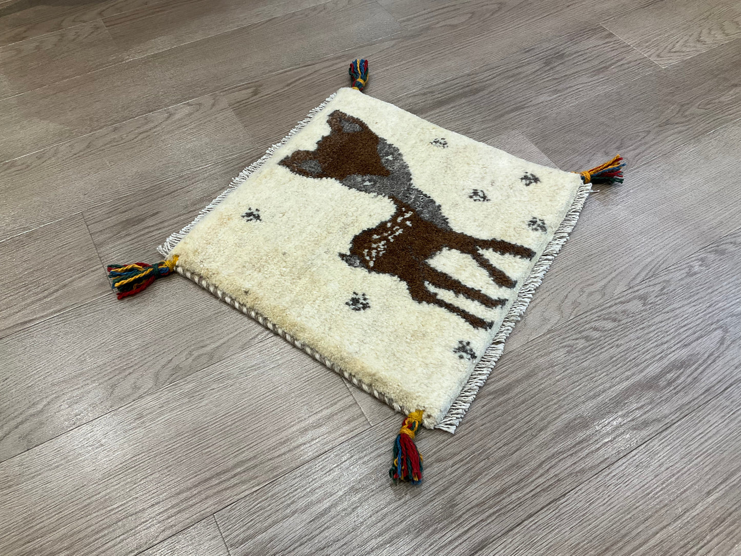 ギャッベ 41cm x 40cm Z1533