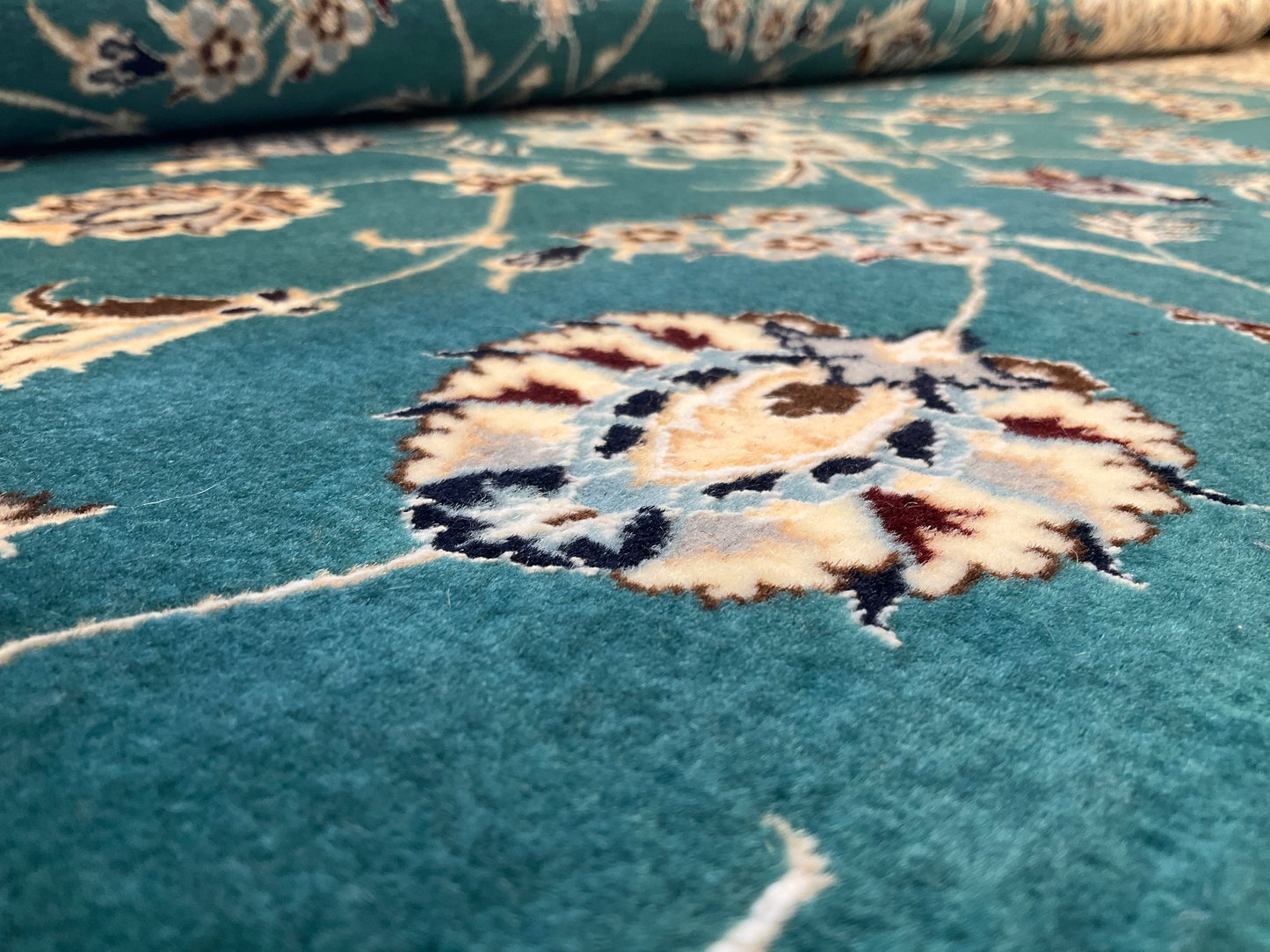 ナインシシラ ハビビアン工房 258cm x 203cm PS9902