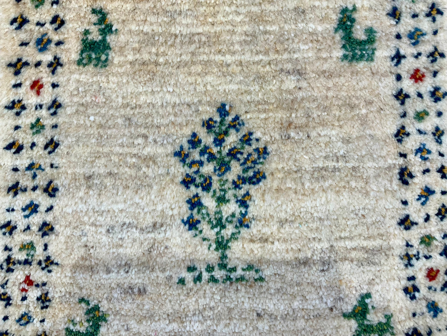 ギャッベ 45cm x 43cm Z210