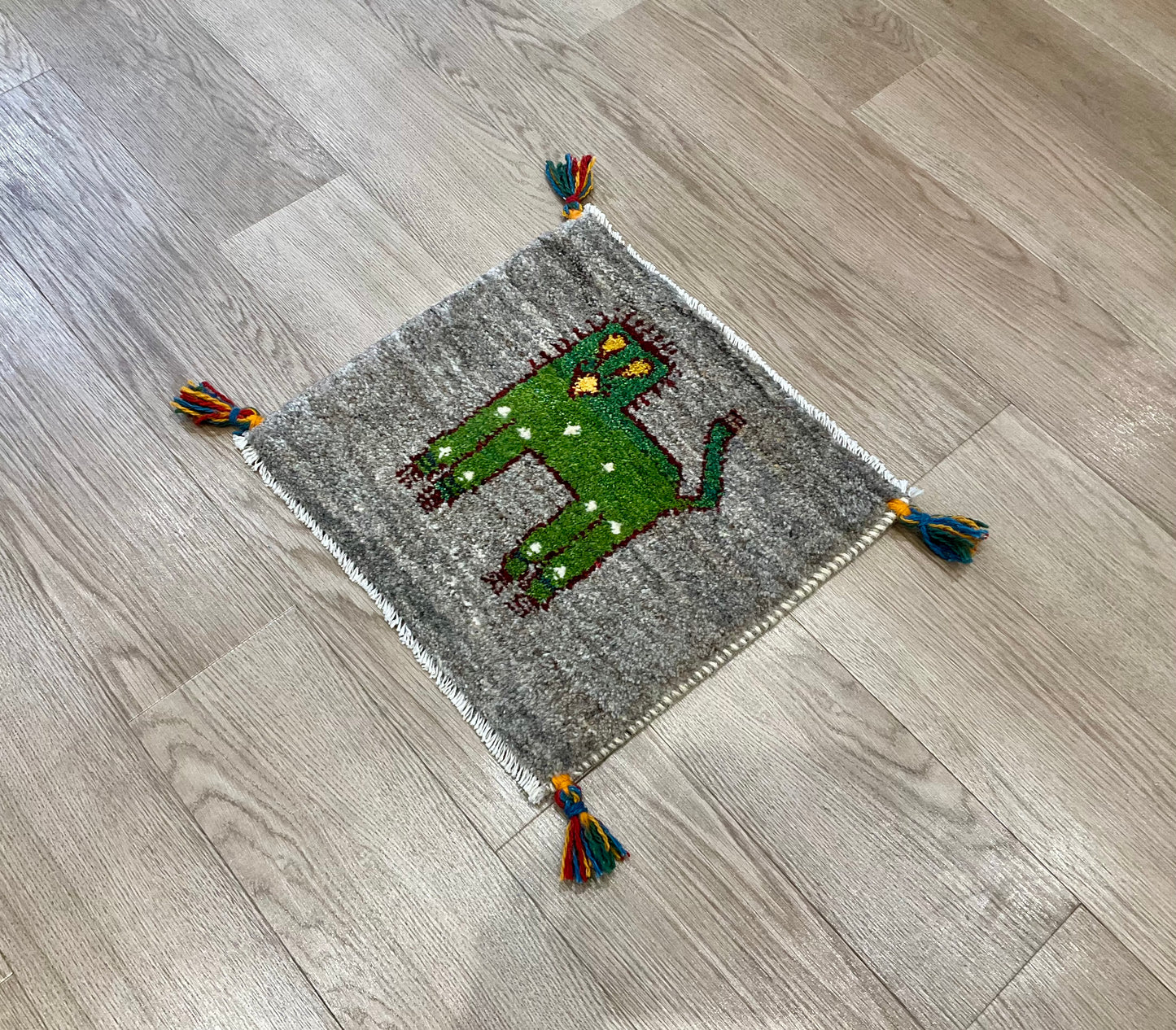 ギャッベ 42cm x 40cm Z1162