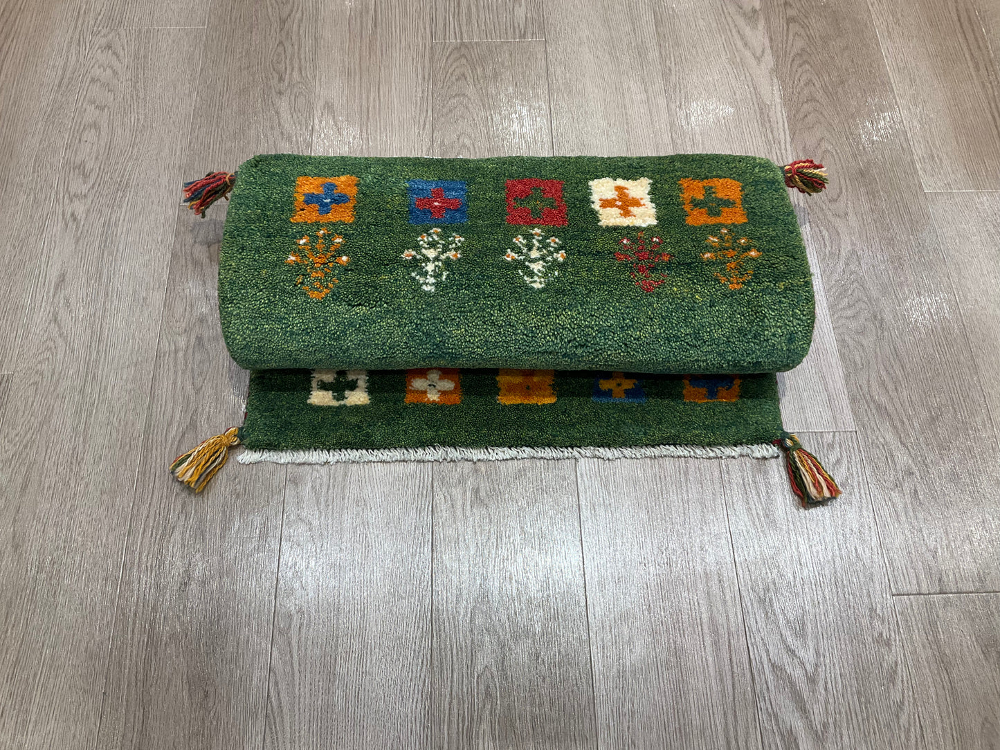 ギャッベ 85cm x 58cm RJ2658
