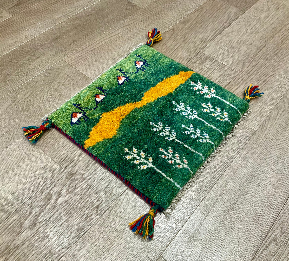 【福岡店】ギャッベ 43cm x 40cm Z3040