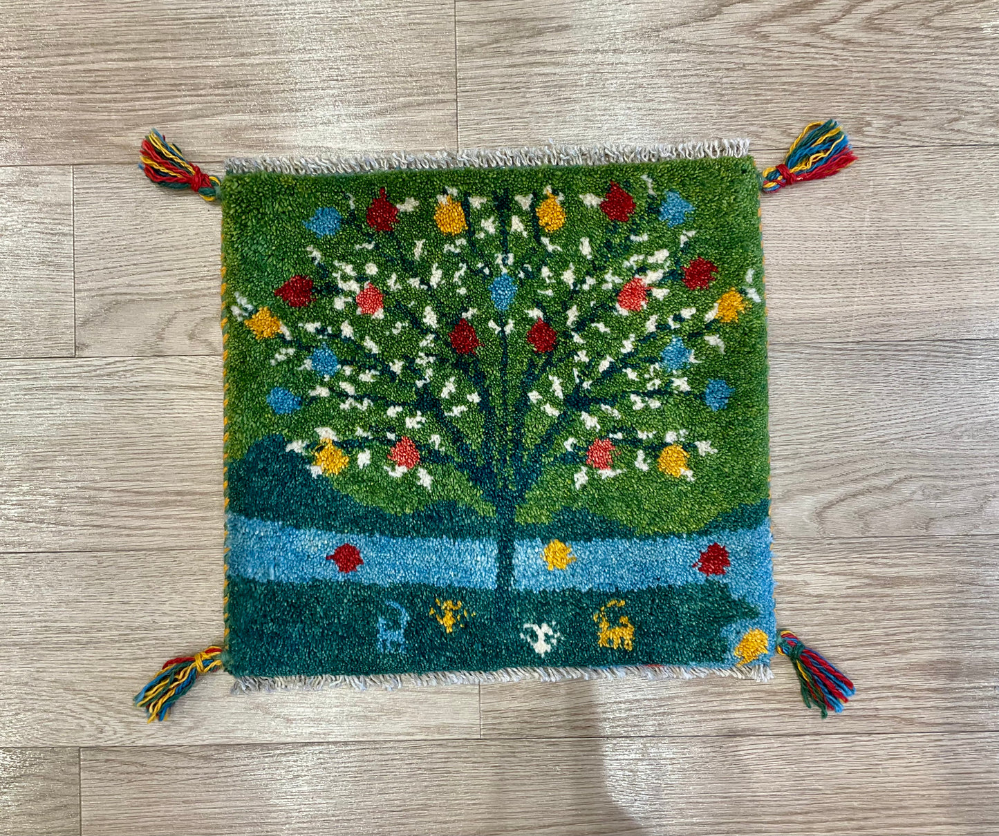 ギャッベ 42cm x 40cm T6323