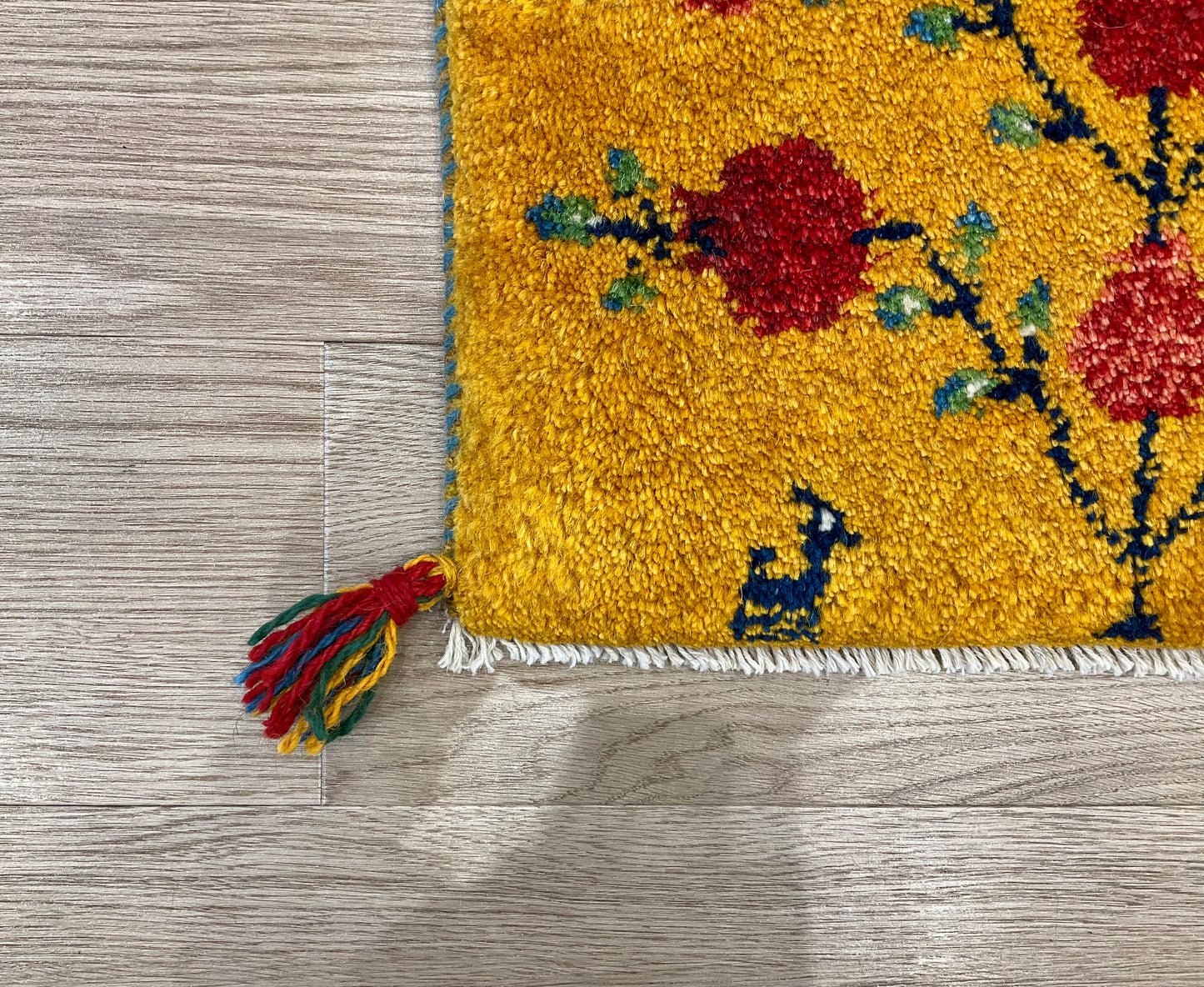 ギャッベ 43cm x 40cm Z1076