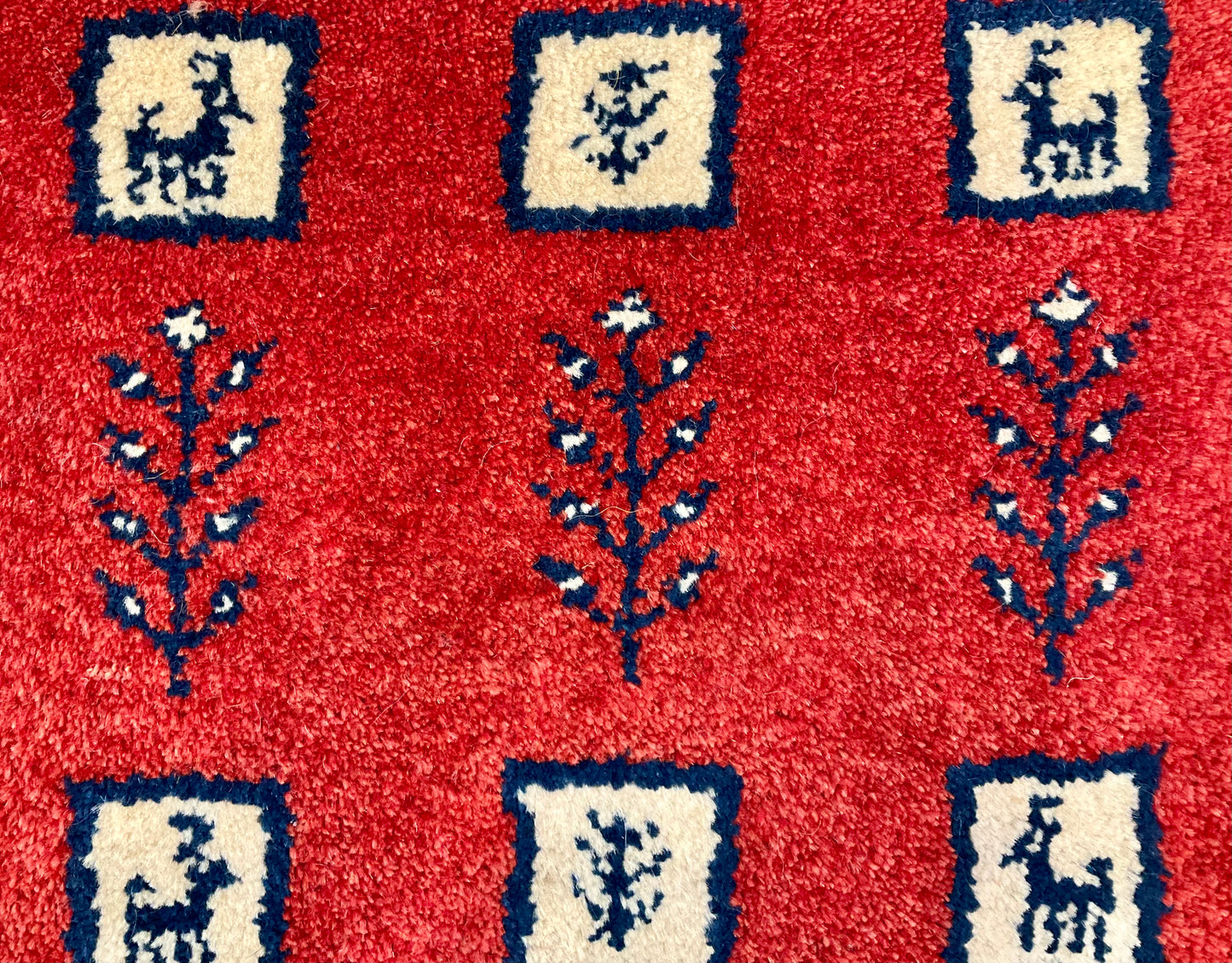 ギャッベ 43cm x 40cm Z506