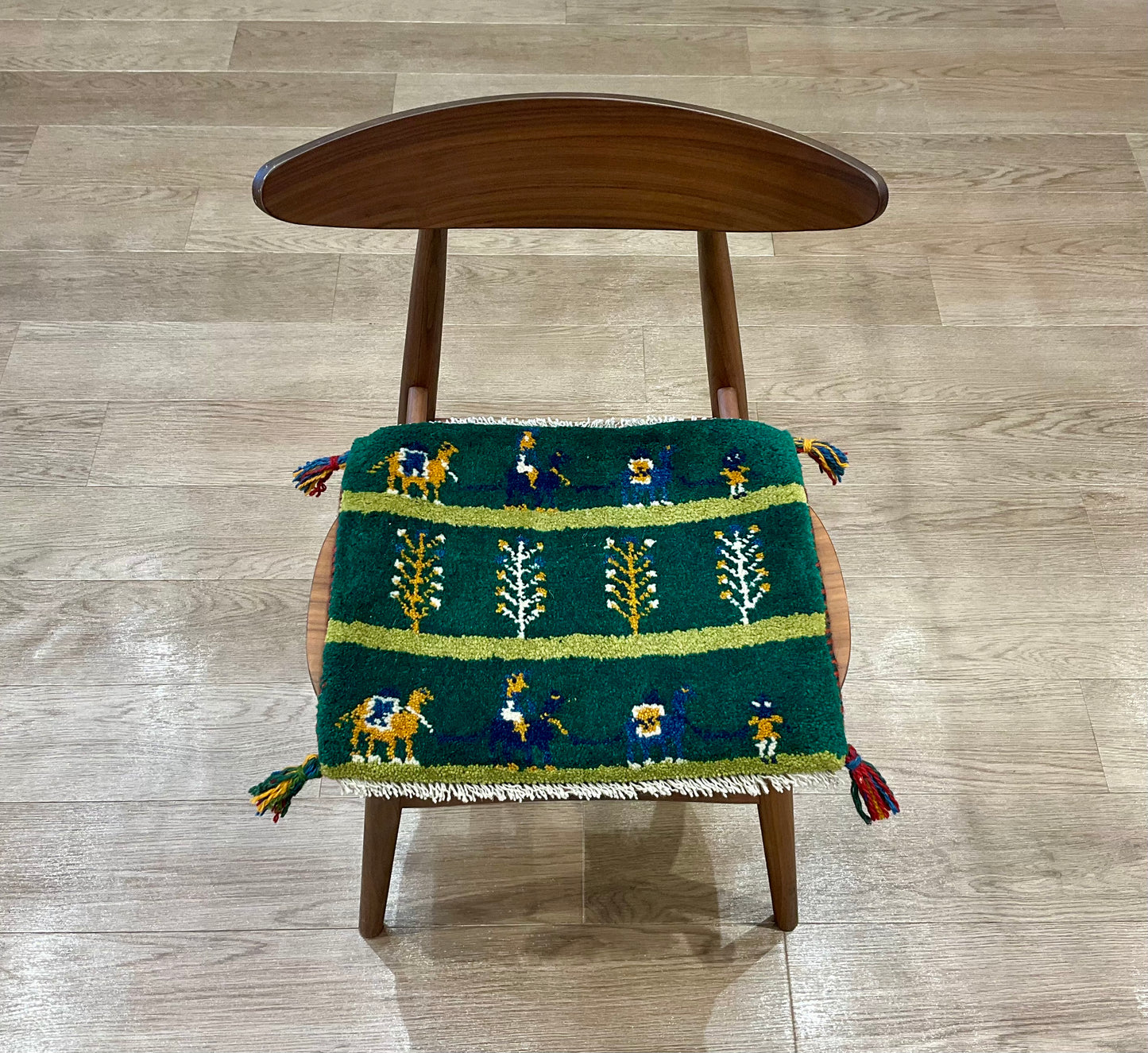 ギャッベ 44cm x 40cm Z752