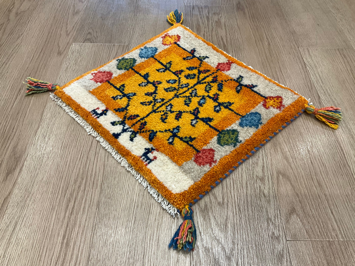 ギャッベ 41cm x 39cm AJ28546