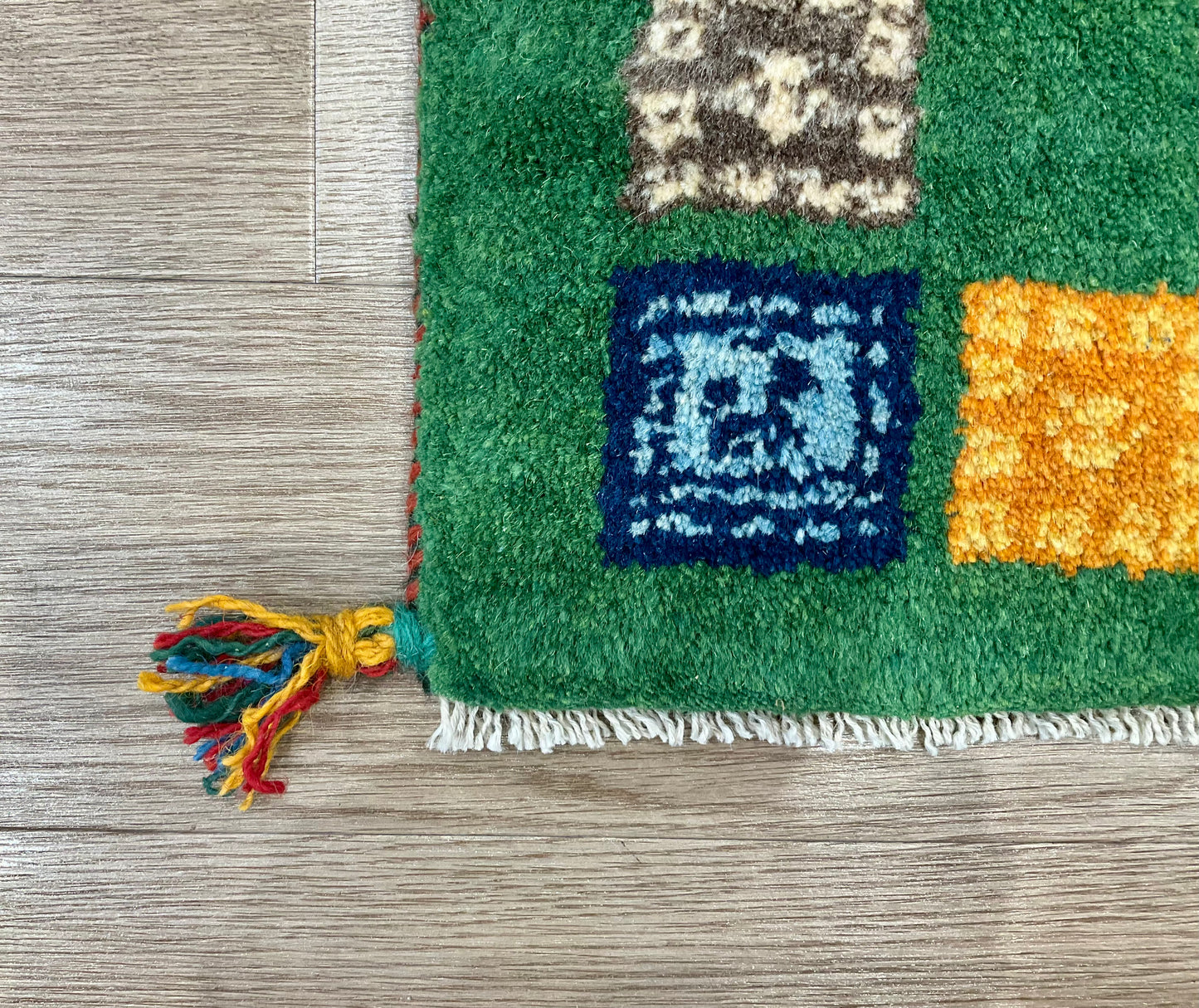 ギャッベ 43cm x 41cm Z968