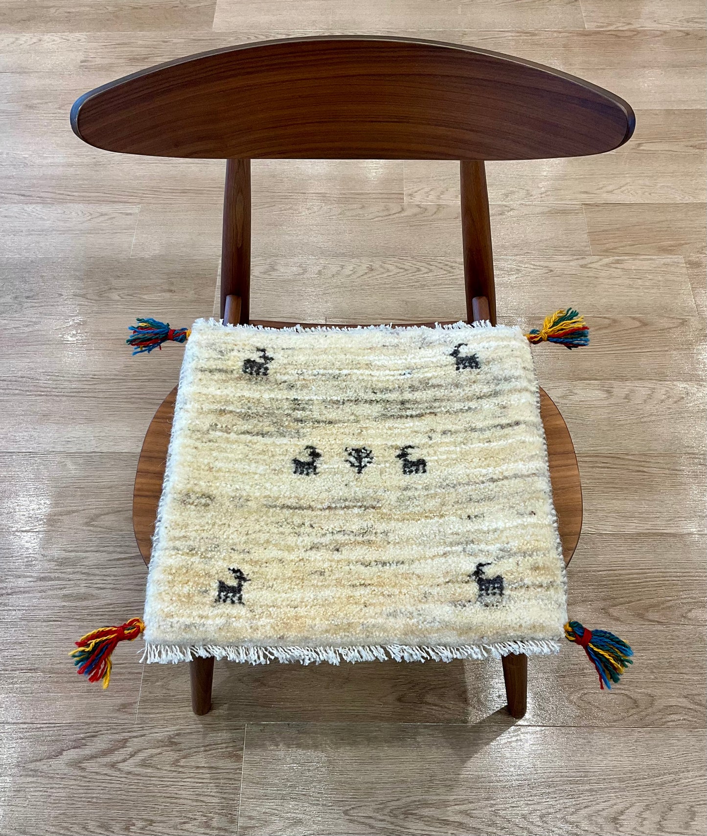 ギャッベ 42cm x 40cm T2130