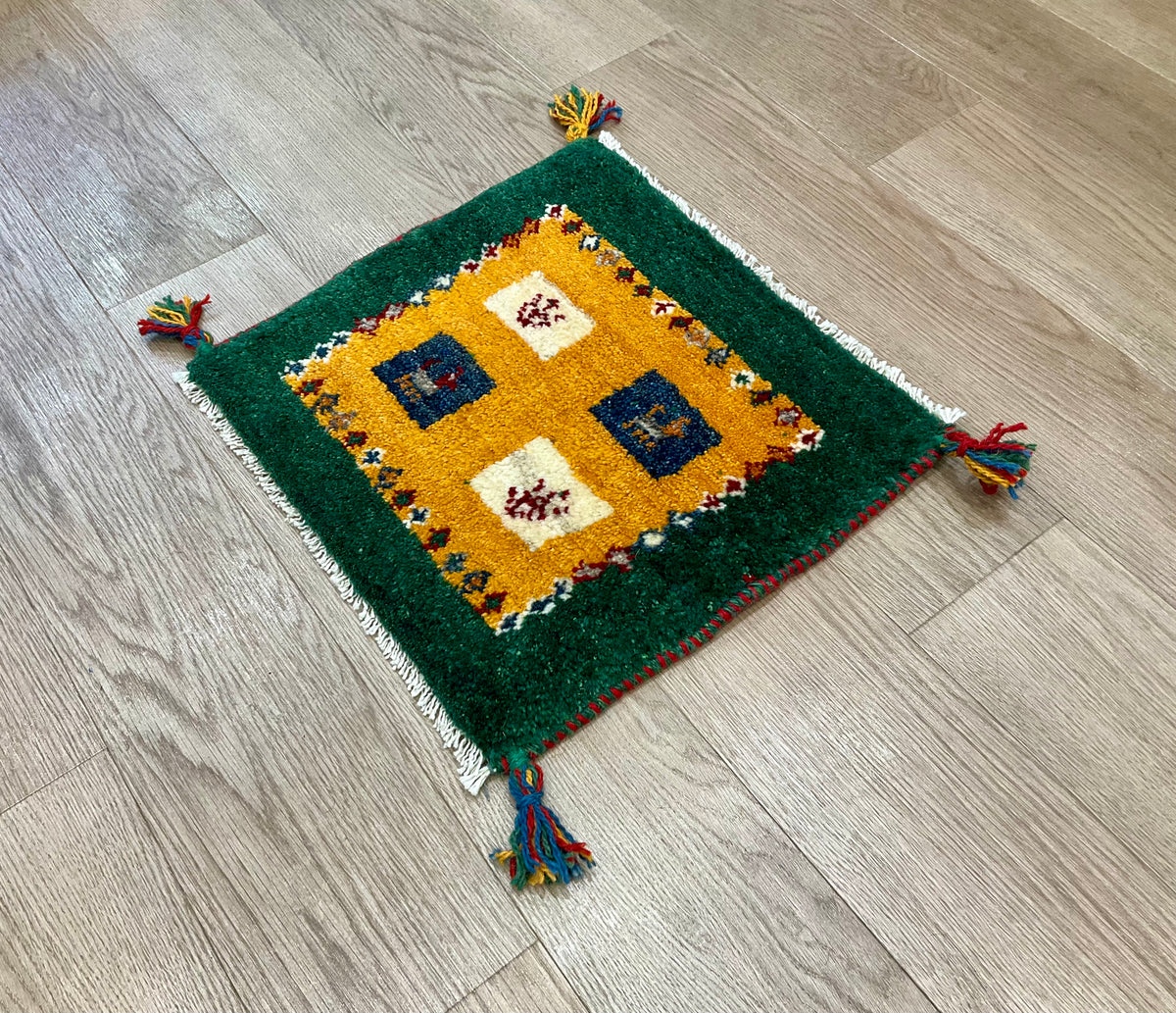 【福岡店】ギャッベ 43cm x 40cm Z3522
