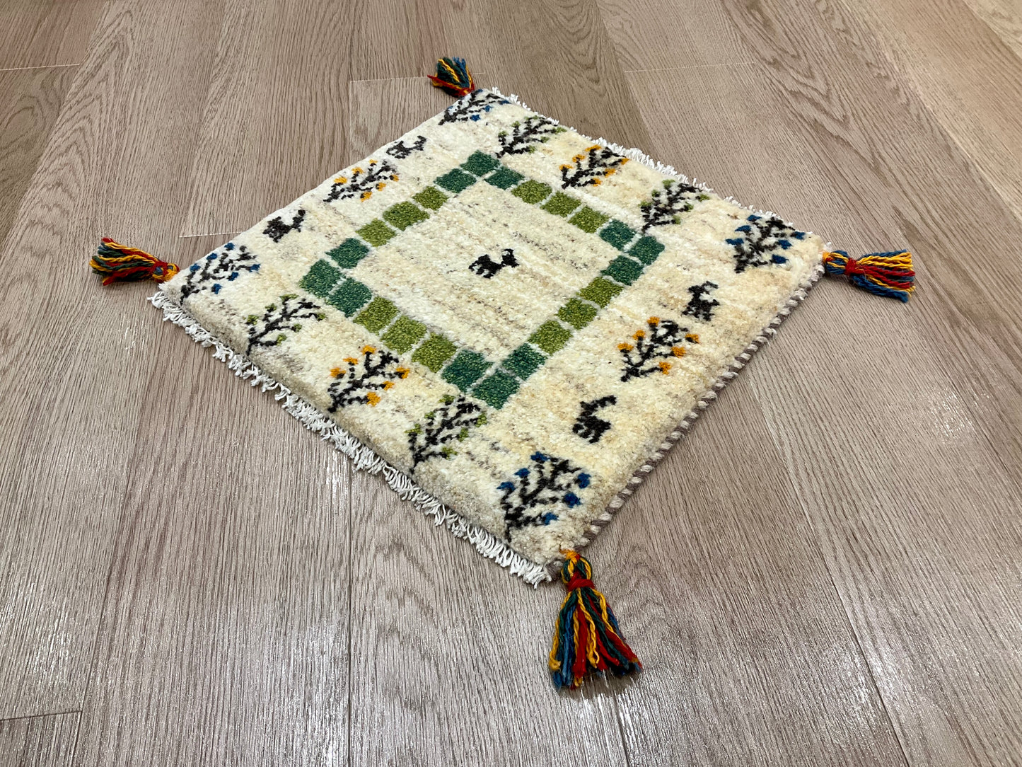 ギャッベ 41cm x 41cm T2041