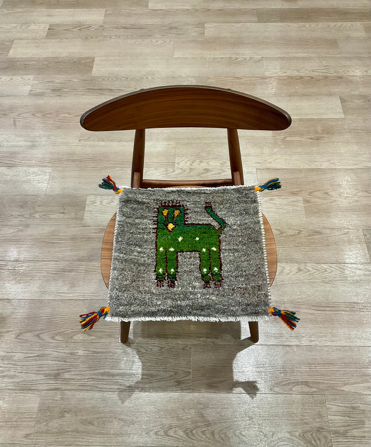 ギャッベ 42cm x 40cm Z1162