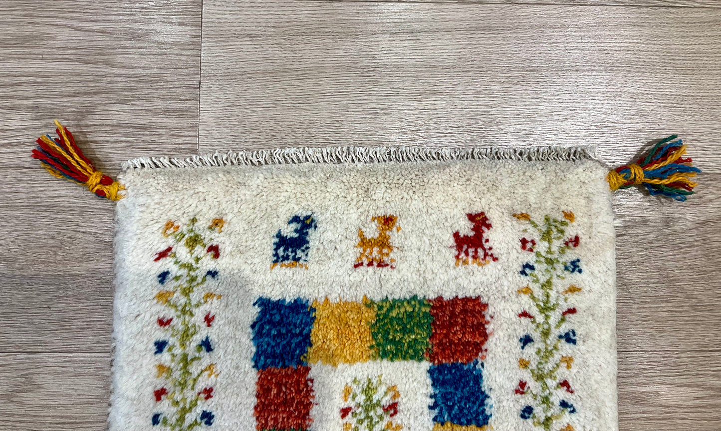 ギャッベ 42cm x 40cm Z1272