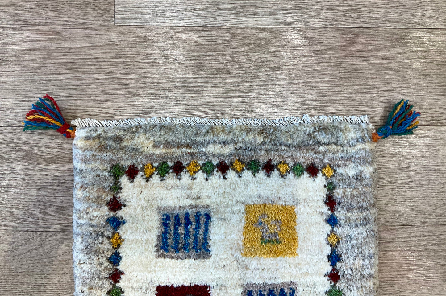 ギャッベ 44cm x 39cm Z1321