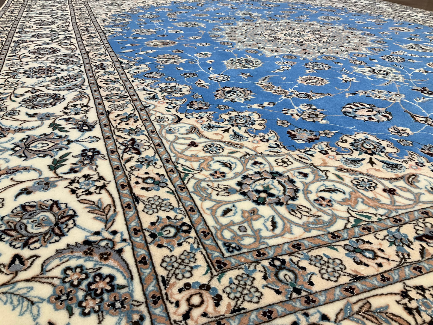 ナインシシラ ハビビアン工房 257cm x 210cm PS8623