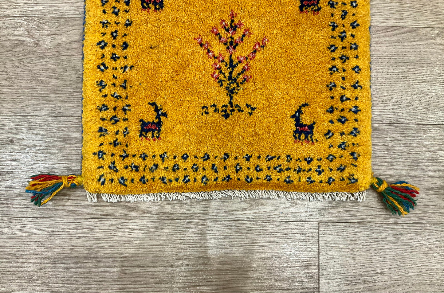 ギャッベ 43cm x 41cm Z1748