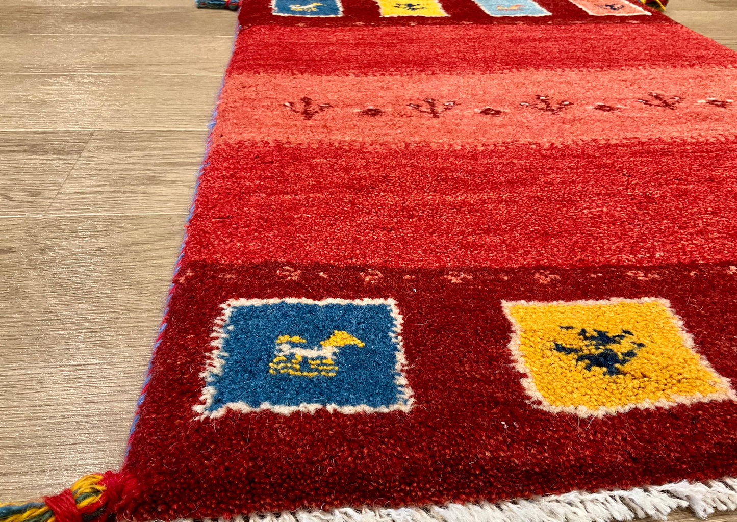 ギャッベ 88cm x 60cm RJ12398