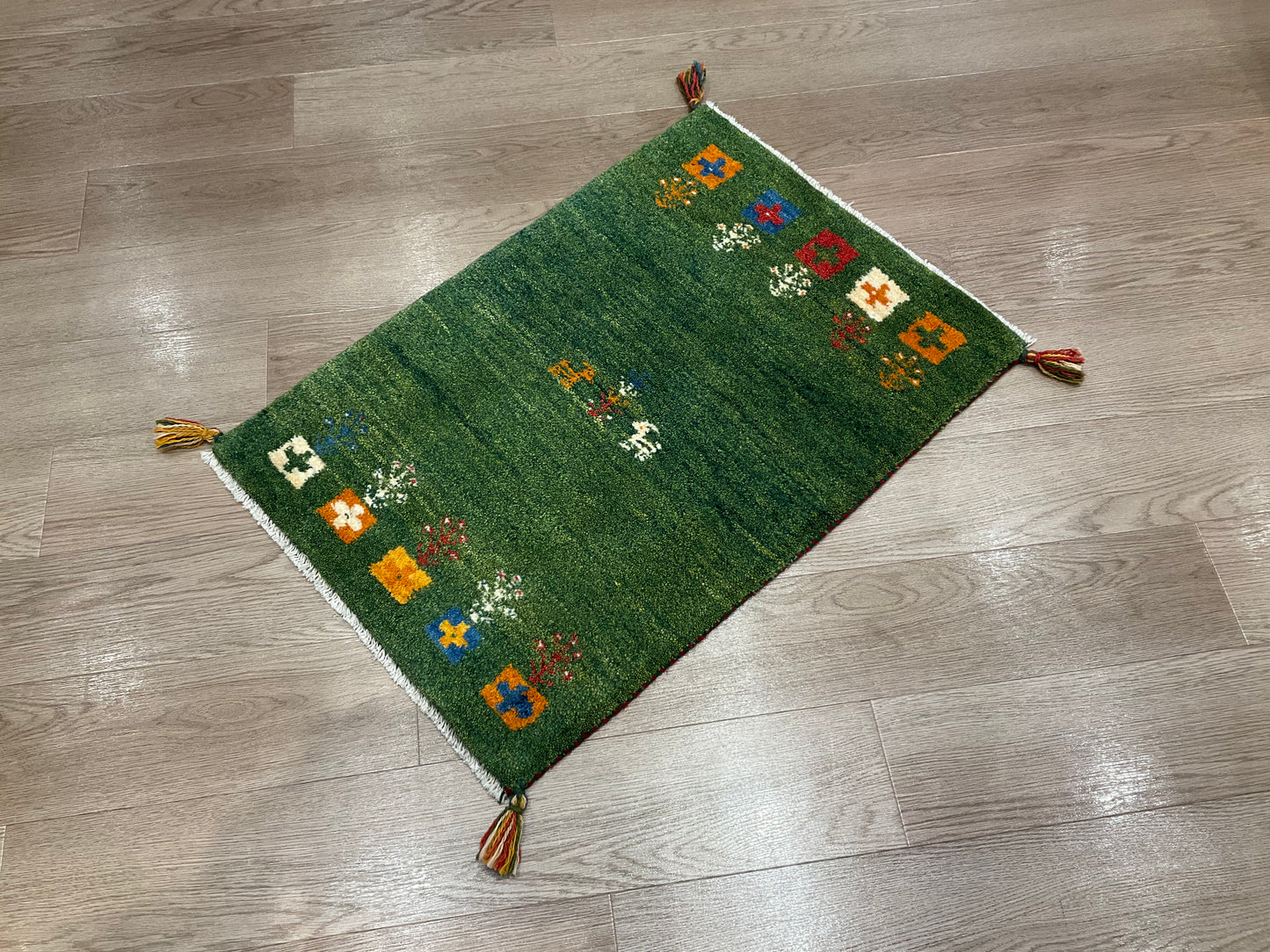 ギャッベ 85cm x 58cm RJ2658
