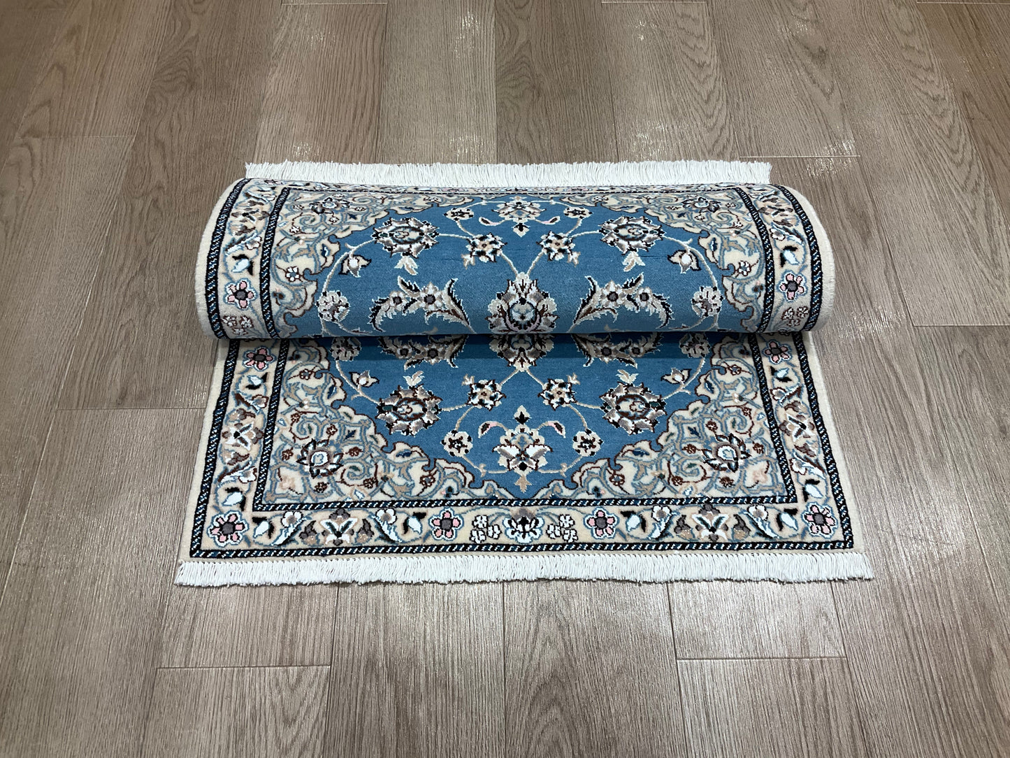 ナインシシラ 93cm x 65cm NT7574